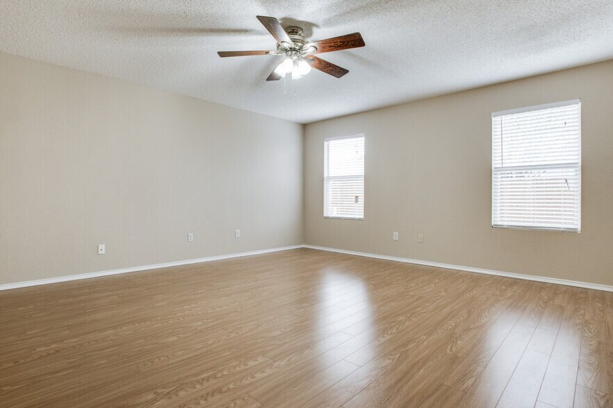 Building Photo - 8712 Stonebriar Ln