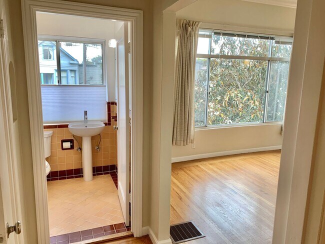 Building Photo - 1BR/1BA Prime Noe Valley Apt. on Church at...