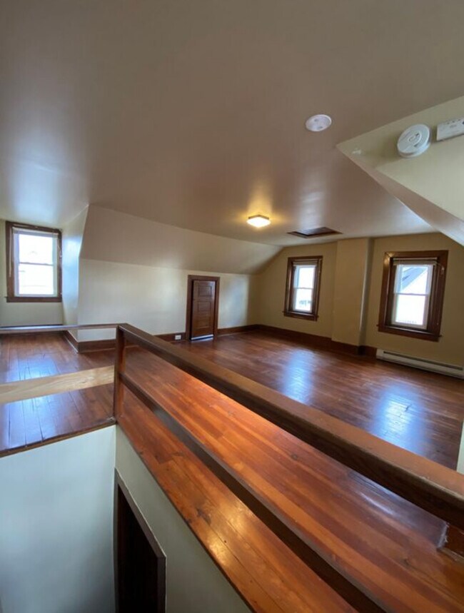 Building Photo - 218 Noble St