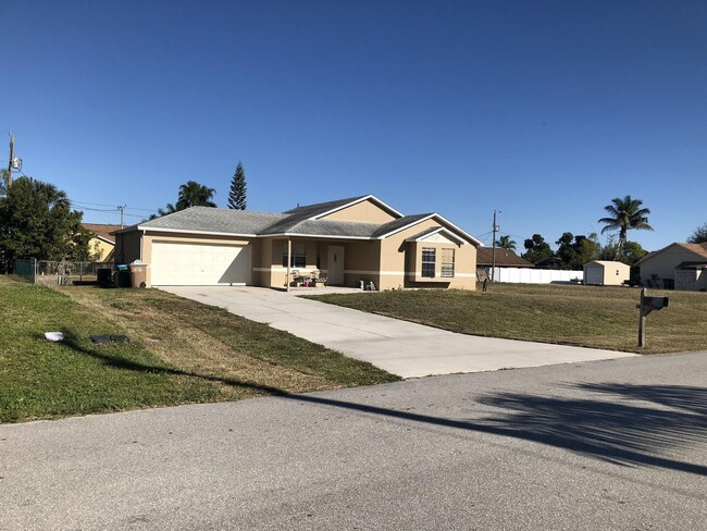 Building Photo - 3 bedroom 2 bathroom single family home