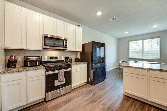 Building Photo - 2404 Shellcracker Dr