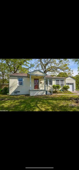 Primary Photo - 704 Country Club Rd