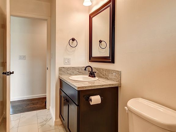 Building Photo - 1403 Mailani St