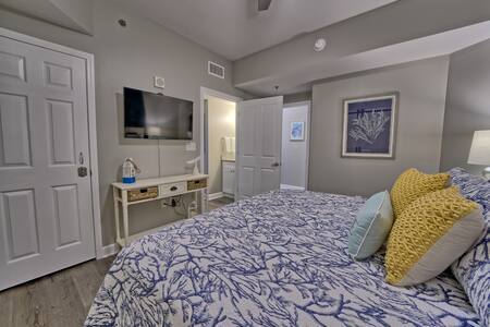 Building Photo - 9900 S Thomas Dr