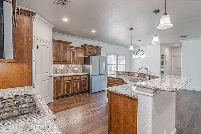 Building Photo - 5914 Llano Ct