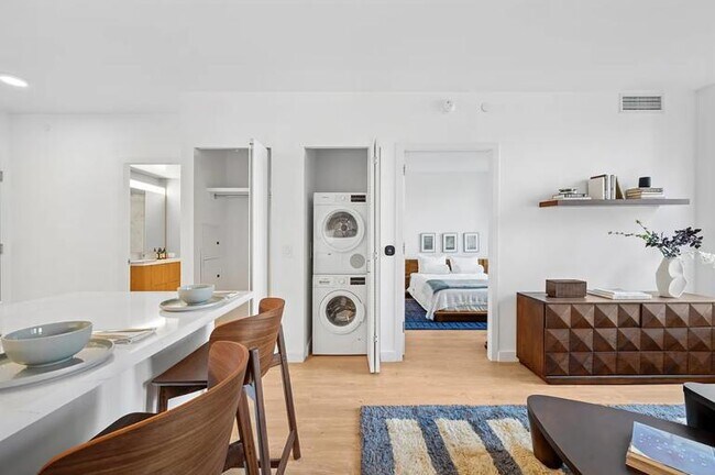 Building Photo - 0 bedroom in LONG ISLAND CITY NY 11101