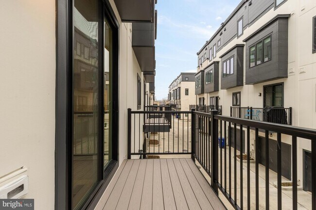 Building Photo - 2607 1st St NW