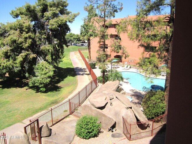 Building Photo - 4303 E Cactus Rd