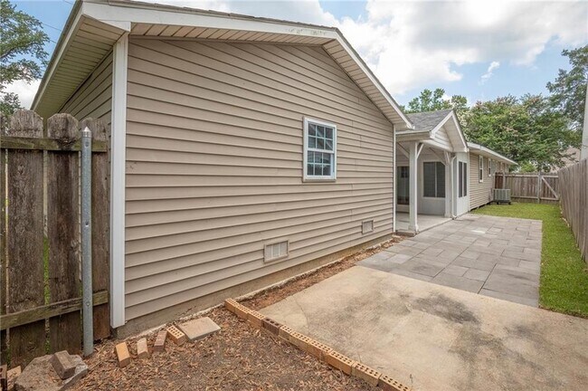 Building Photo - 9602 Red Church Ln
