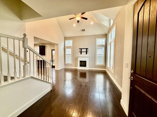 Building Photo - 3 bed plus den patio home