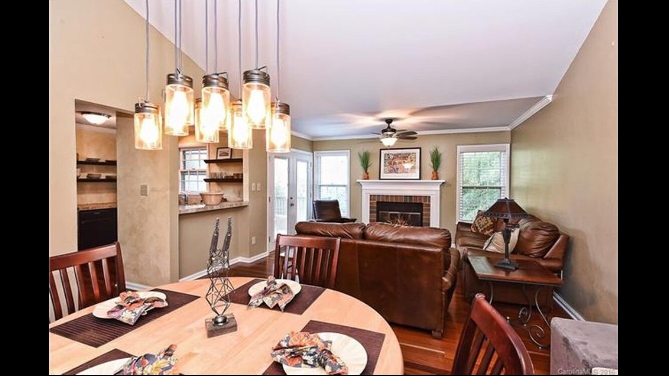 Building Photo - 3300 Selwyn Farms La