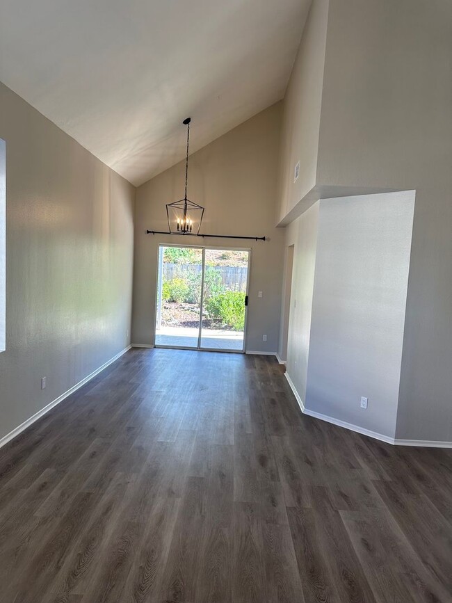 Building Photo - Beautifully Renovated Craftsman  4 Bed/2.5...