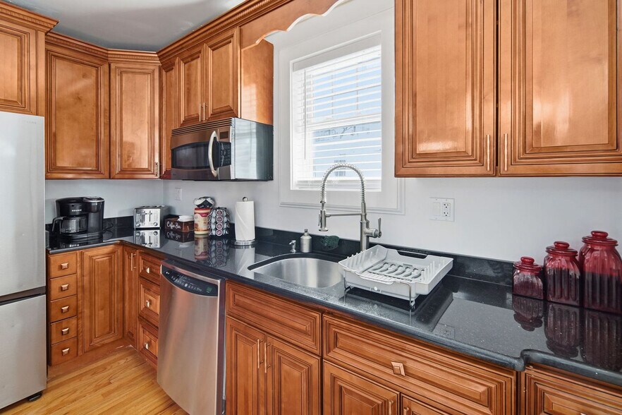 Building Photo - 1304 Van Buren St NW