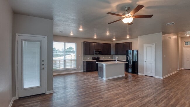 Building Photo - Spacious Single-Family Home Available Now!