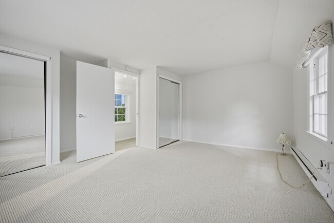 Building Photo - 205 Hillspoint Rd