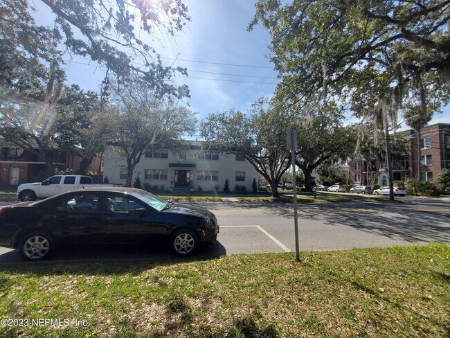 Building Photo - 2159 Riverside Ave