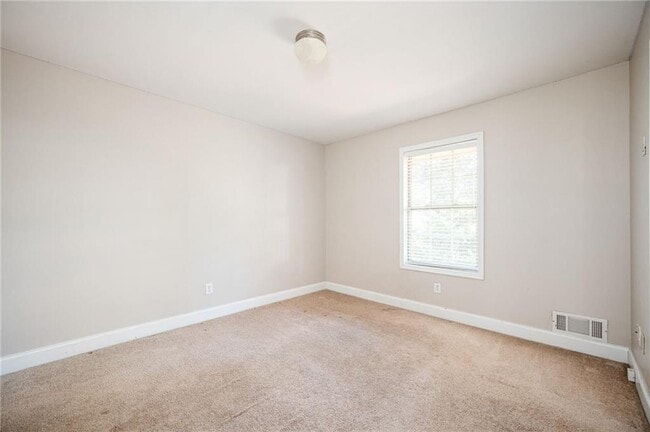 Building Photo - 31 Villa Ct SE