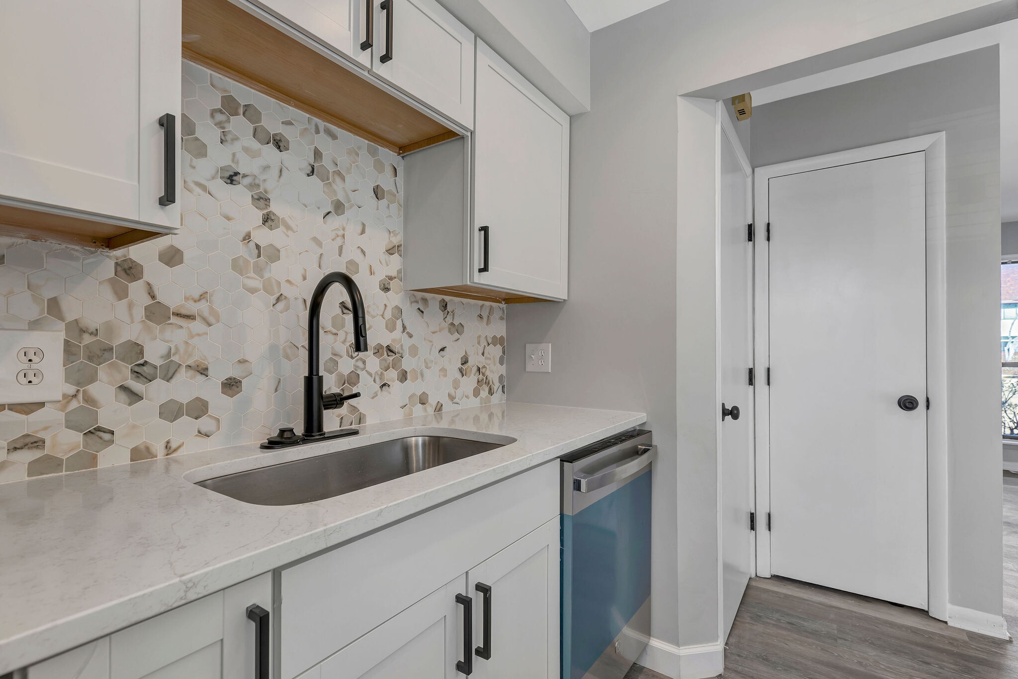 Building Photo - 2410 Grandview Ave