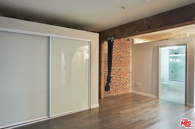 Building Photo - 527 Molino St