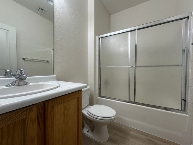 Building Photo - Sun City Aliante - 2 Bedroom and a Den - Great Floor Plan