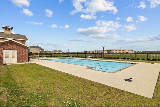 Building Photo - 5340 Camerford Ct