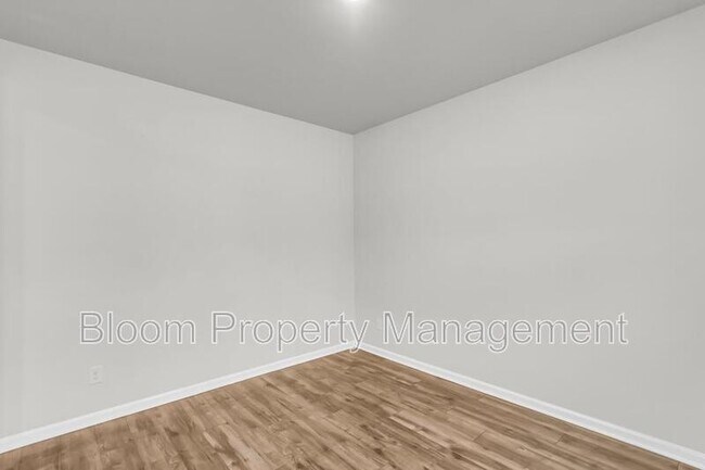 Building Photo - 227 Shortmarsh St