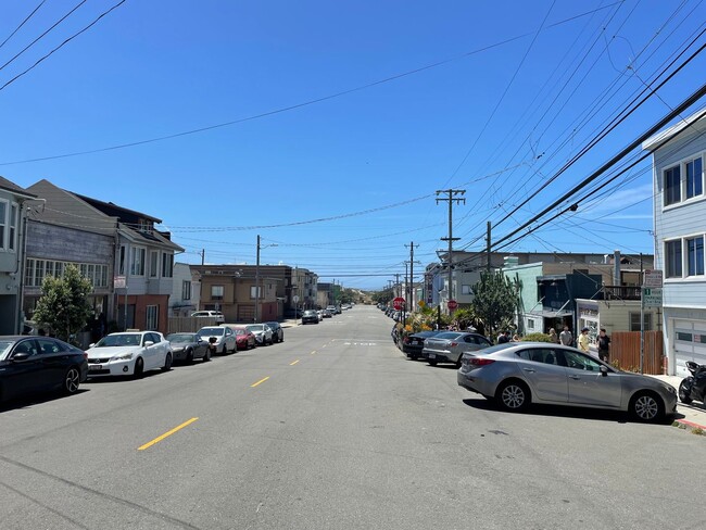 Building Photo - Outer Sunset 2BR Condo Across from Golden Gate Park | Bright Living, In Unit Laundry, & Parking S...