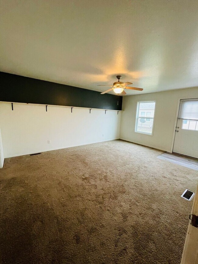 Building Photo - Great Duplex