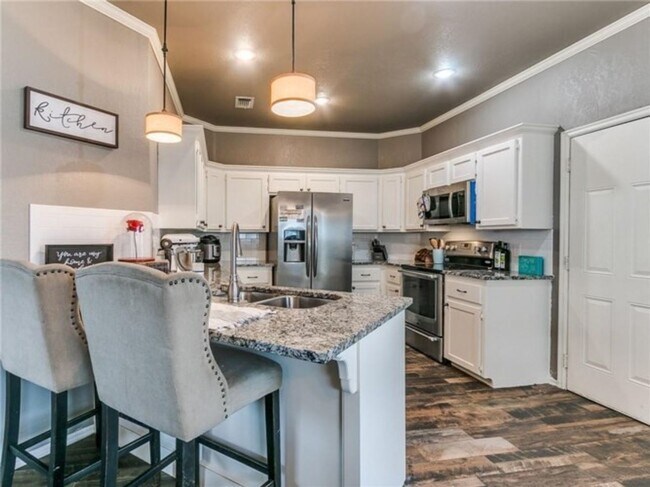 Building Photo - Gorgeous Home Located In Choctaw!!!