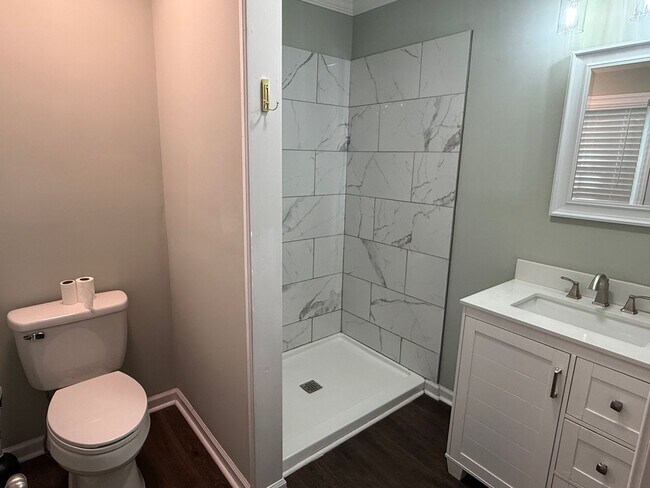 Building Photo - 820 Hamrick St