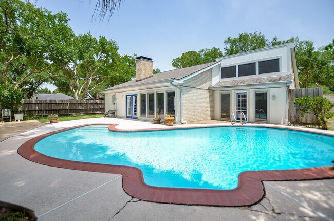 Building Photo - 1702 Cherry Bend Dr