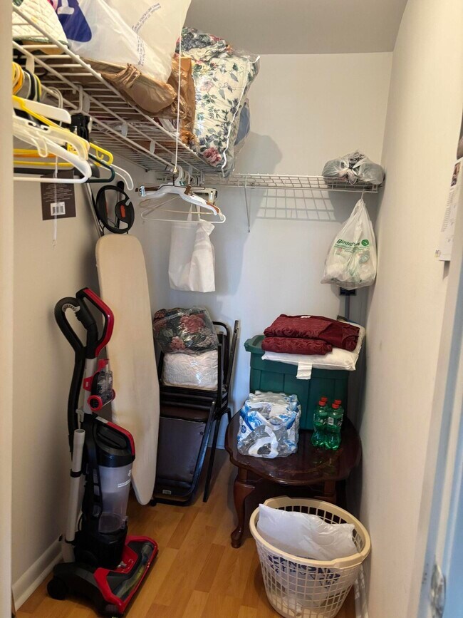 Building Photo - 115 Camden E