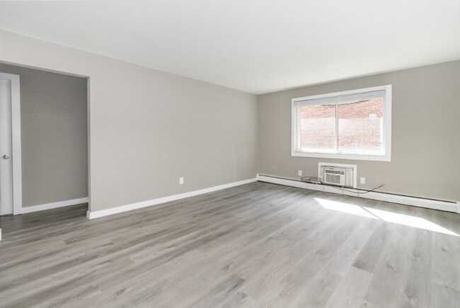 Building Photo - 6305 Englewood Ave