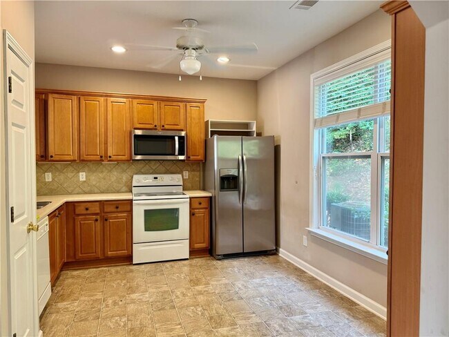 Building Photo - 484 Grayson Way