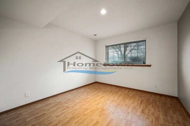 Building Photo - 433 N Brushwood Ct