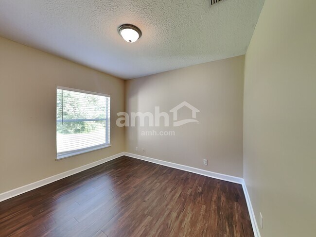 Building Photo - 6117 NW Gause Ave