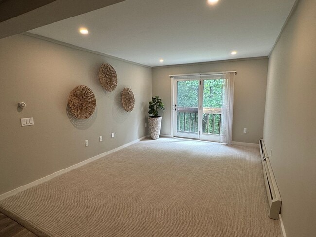 Building Photo - Beautiful One Bedroom Condo - HEAT INCLUDED!!