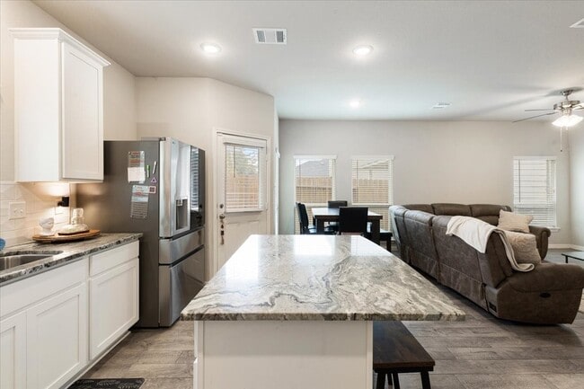 Building Photo - 418 Emerald Thicket Ln