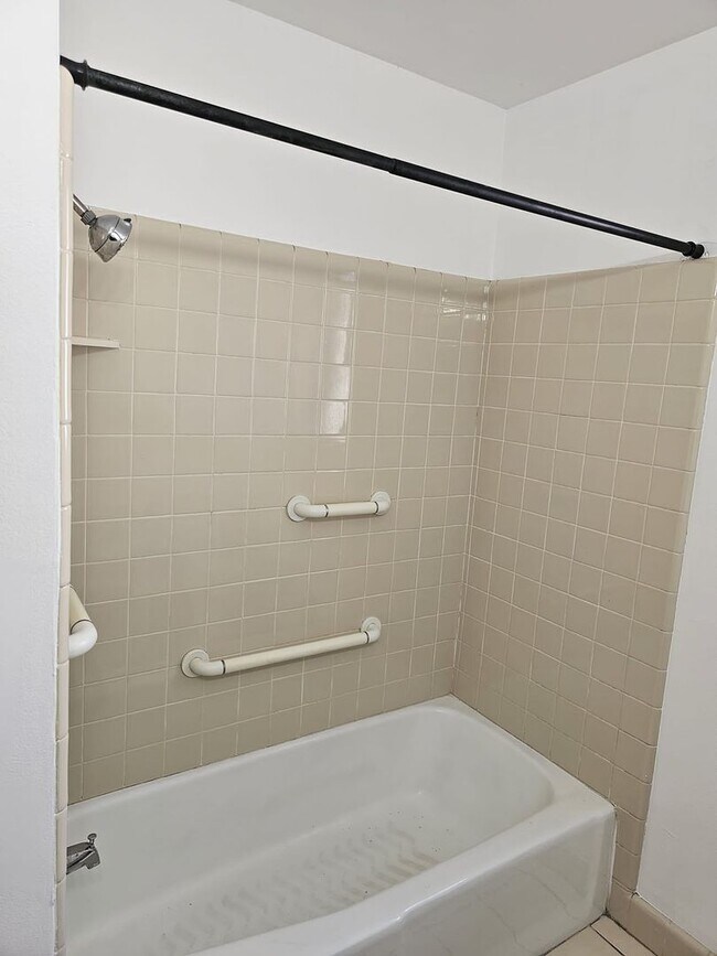Building Photo - 1300 E Duplex
