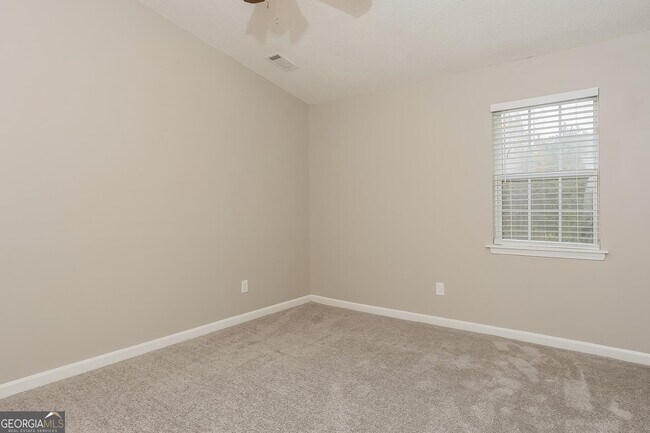 Building Photo - 2453 Crestdale Cir SE