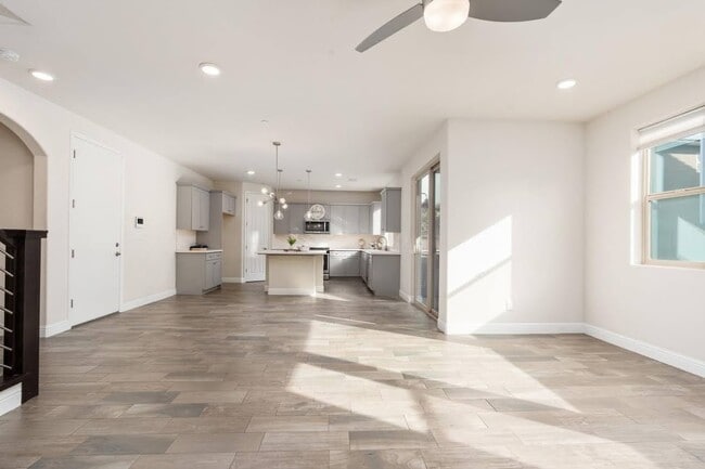 Building Photo - 1383 E Via Azzurra Way