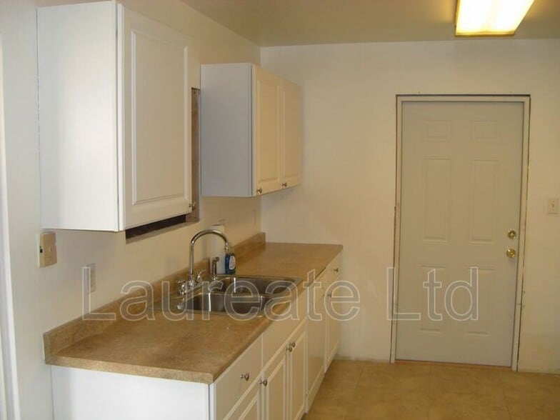 Building Photo - 11536 E Center Dr