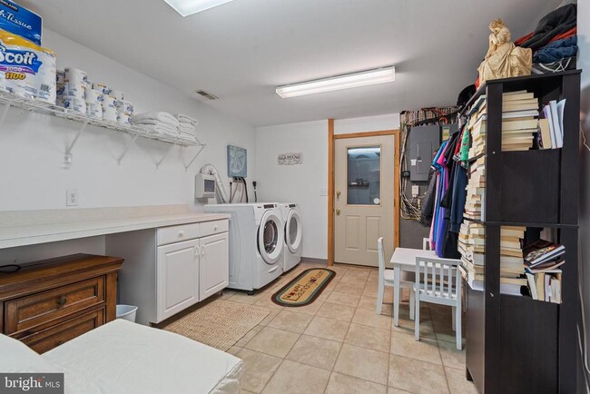 Building Photo - 301 Sturtons Ln