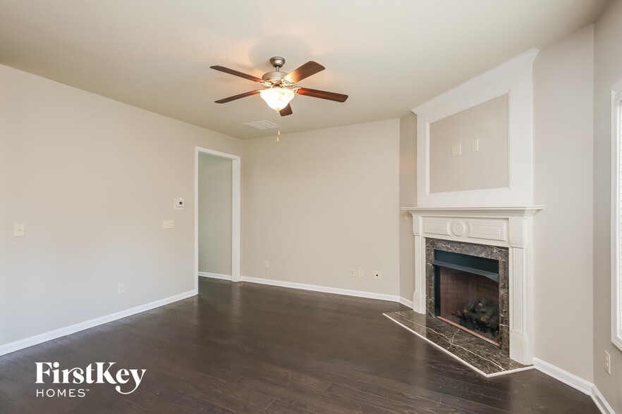 Building Photo - 4911 Briarcliff Dr