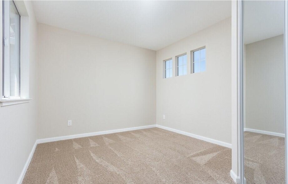 Building Photo - 5108 Equestrian Way