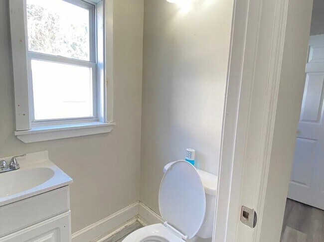 Building Photo - 3168 Wilkens Ave