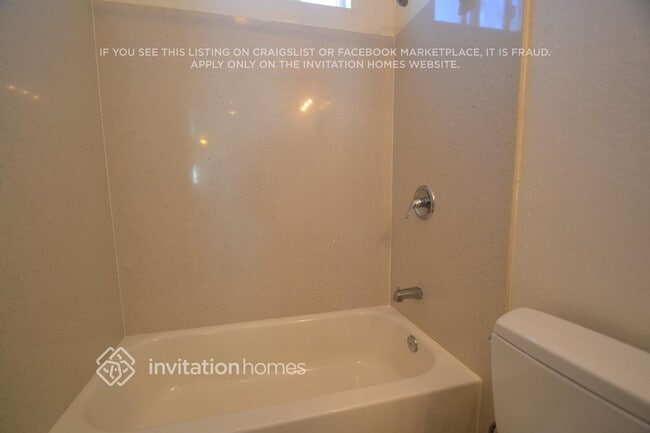 Building Photo - 622 W 13th St