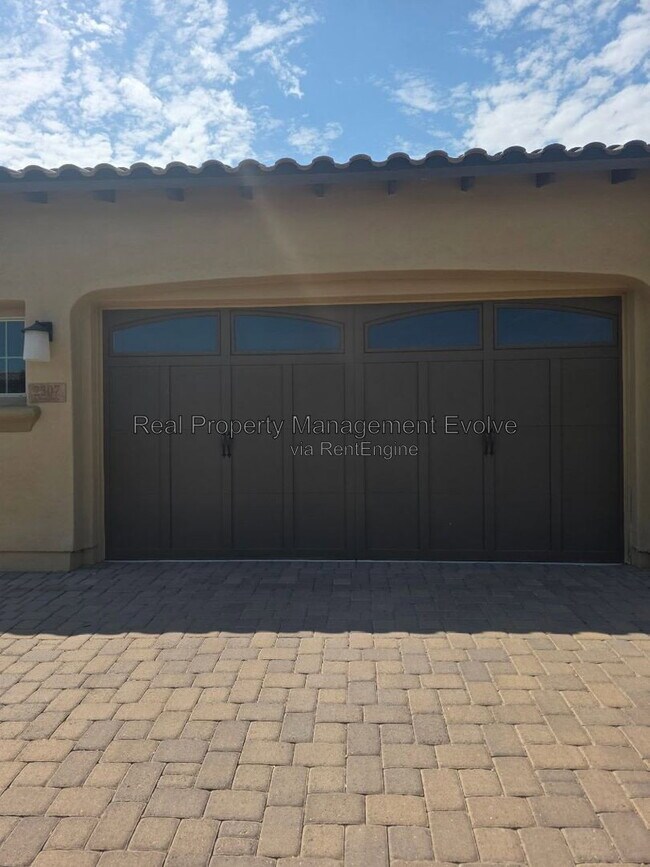 Building Photo - 2307 E Mahogany Pl