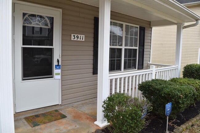 Building Photo - 3911 Hathaway Hills Dr