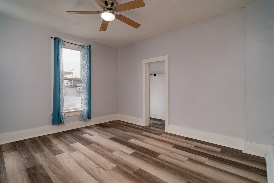 Building Photo - 328 Clinton St